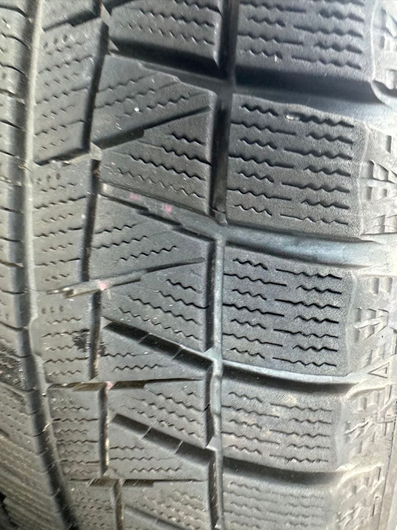 送料無料　R6年製造冬タイヤブリヂストン　185/60R15