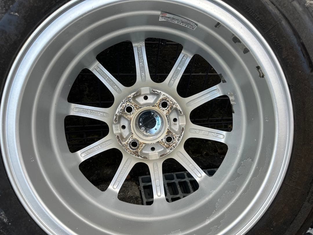 送料無料　R6年製造冬タイヤブリヂストン　185/60R15
