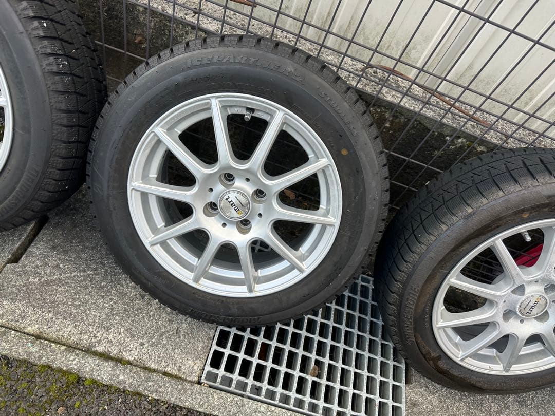 送料無料　R6年製造冬タイヤブリヂストン　185/60R15