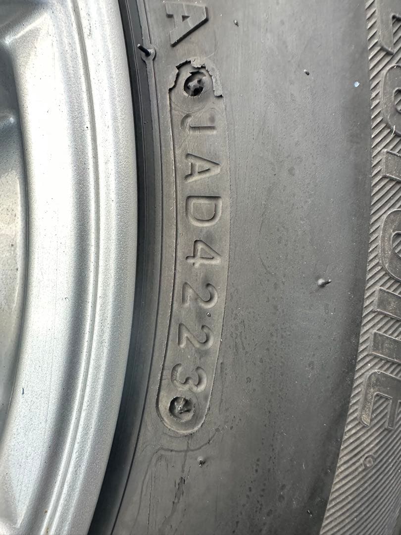 送料無料　R6年製造冬タイヤブリヂストン　185/60R15