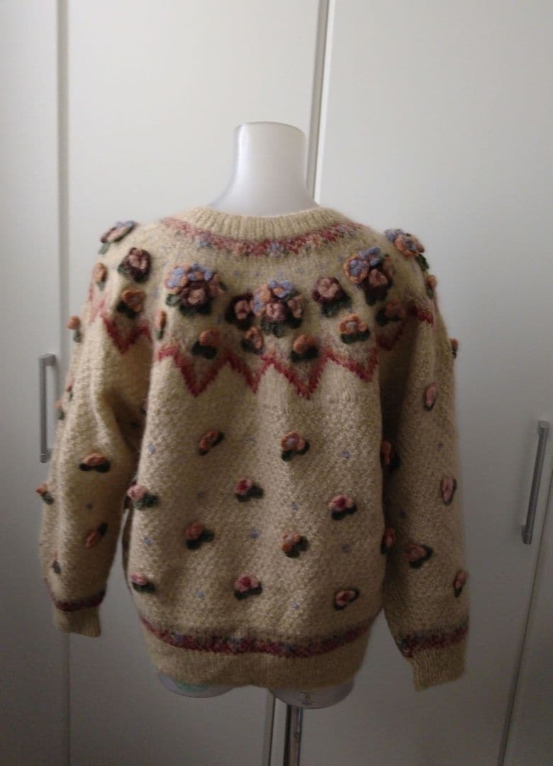 RT-64399　　★未使用★HANDKNIT★カーディガン★刺繍★立体★