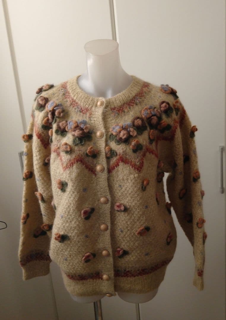 RT-64399　　★未使用★HANDKNIT★カーディガン★刺繍★立体★