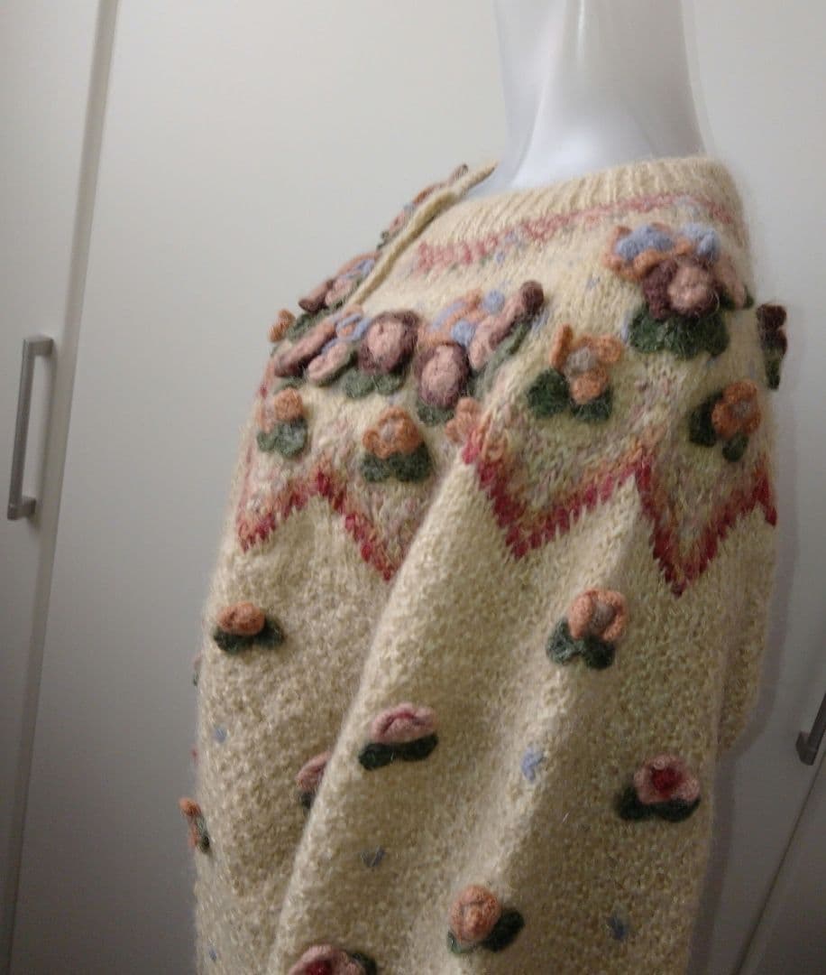 RT-64399　　★未使用★HANDKNIT★カーディガン★刺繍★立体★
