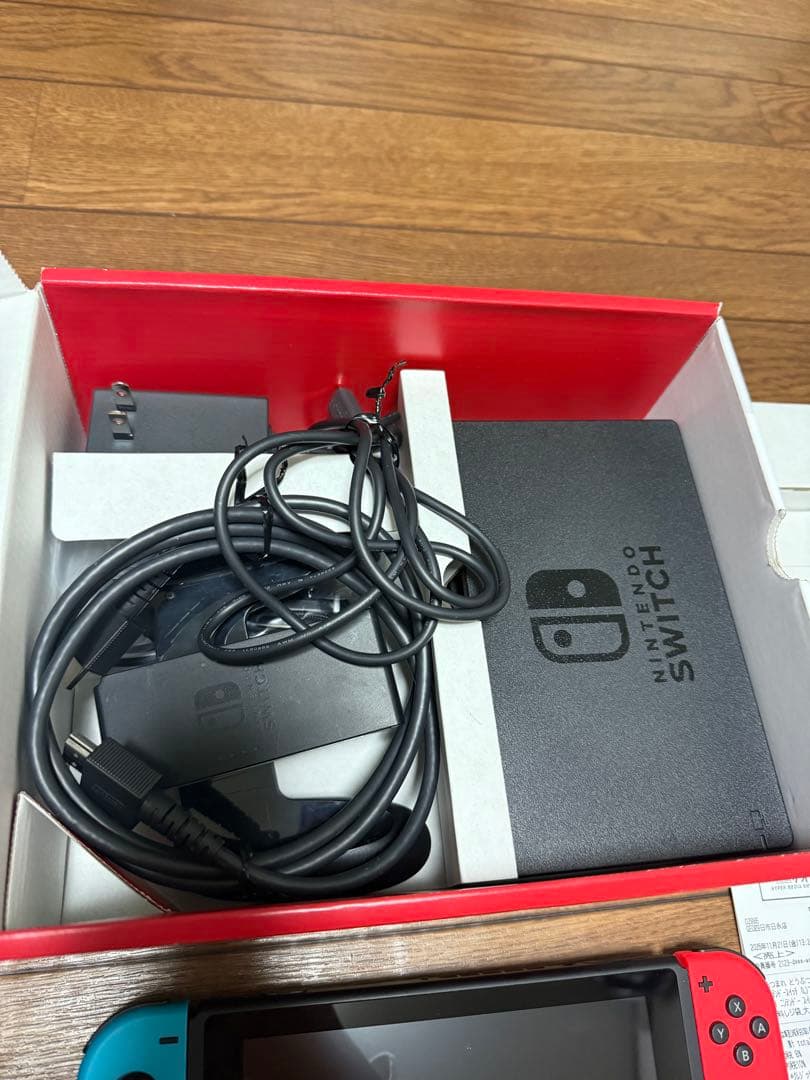 美品　任天堂Switch 本体　外箱つき