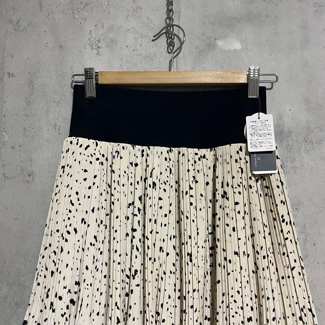新品タグ付　Gready Brilliant レオプリーツスカート