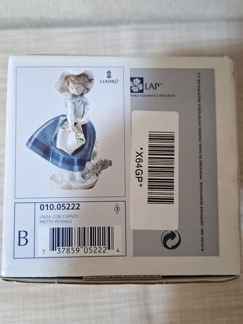 《LLADRO 》陶器製少女像 綺麗な花ばかり フィギュリン　箱付き
