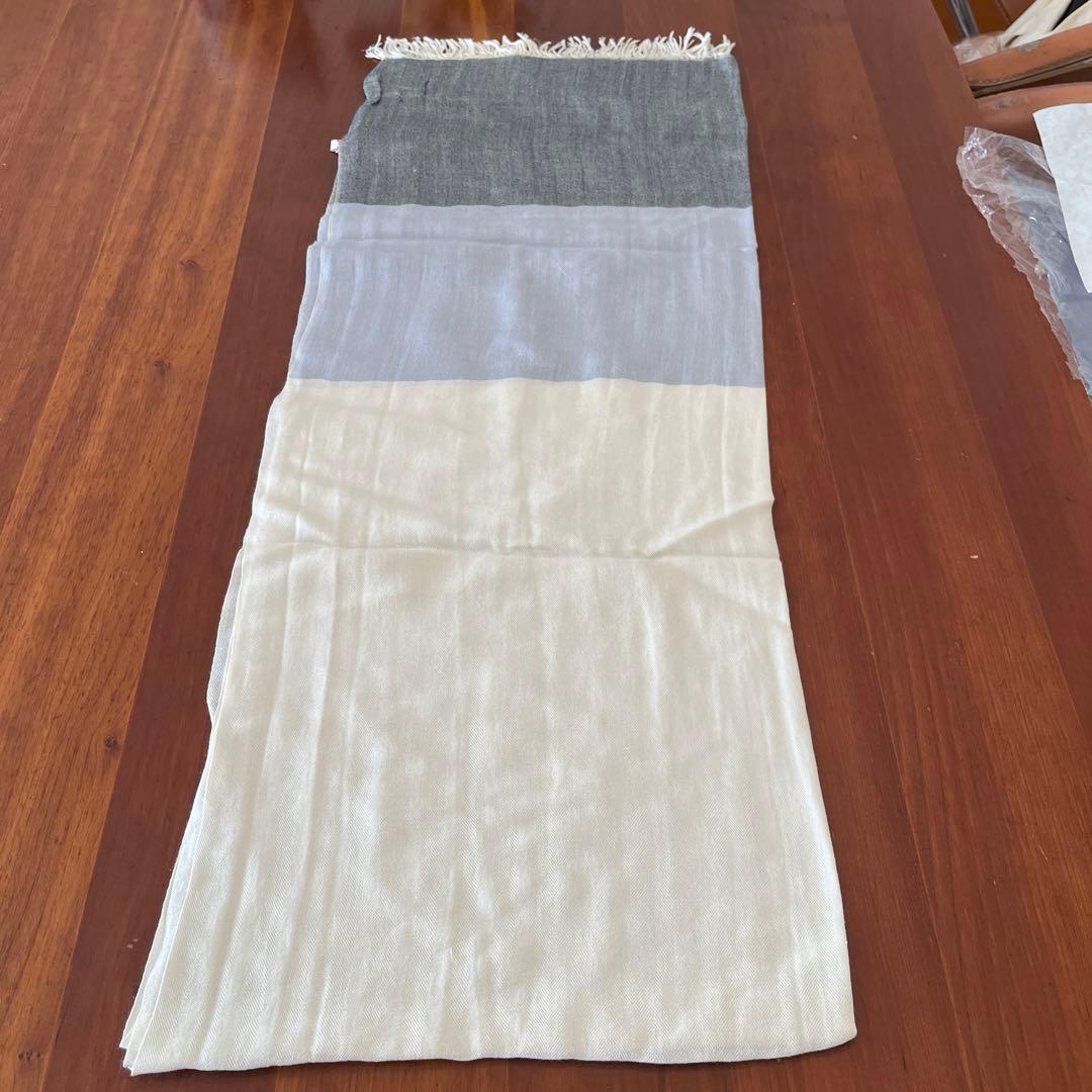 マーガレットハウエルのストール