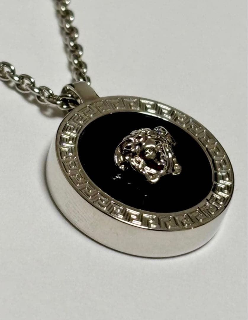 最新モデル　 VERSACE メデューサネックレス