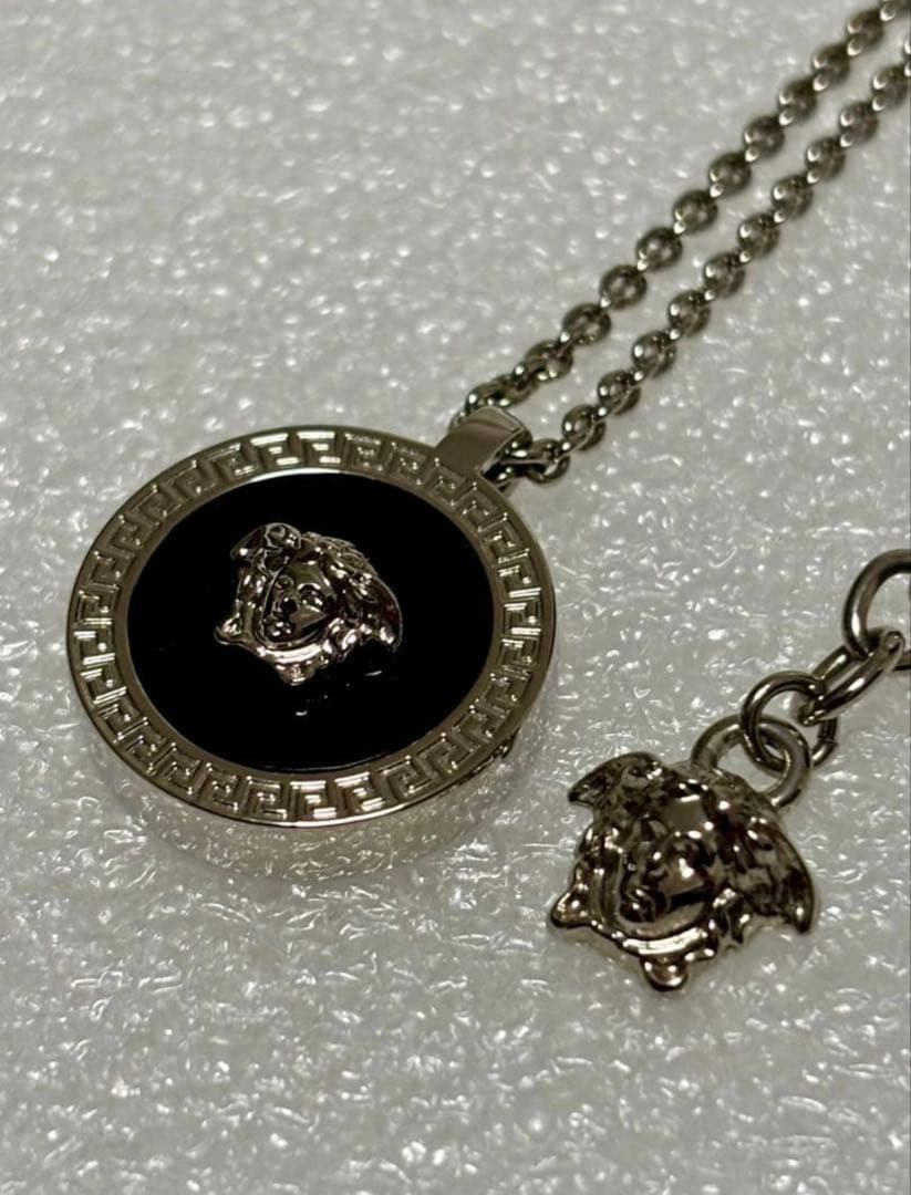 最新モデル　 VERSACE メデューサネックレス