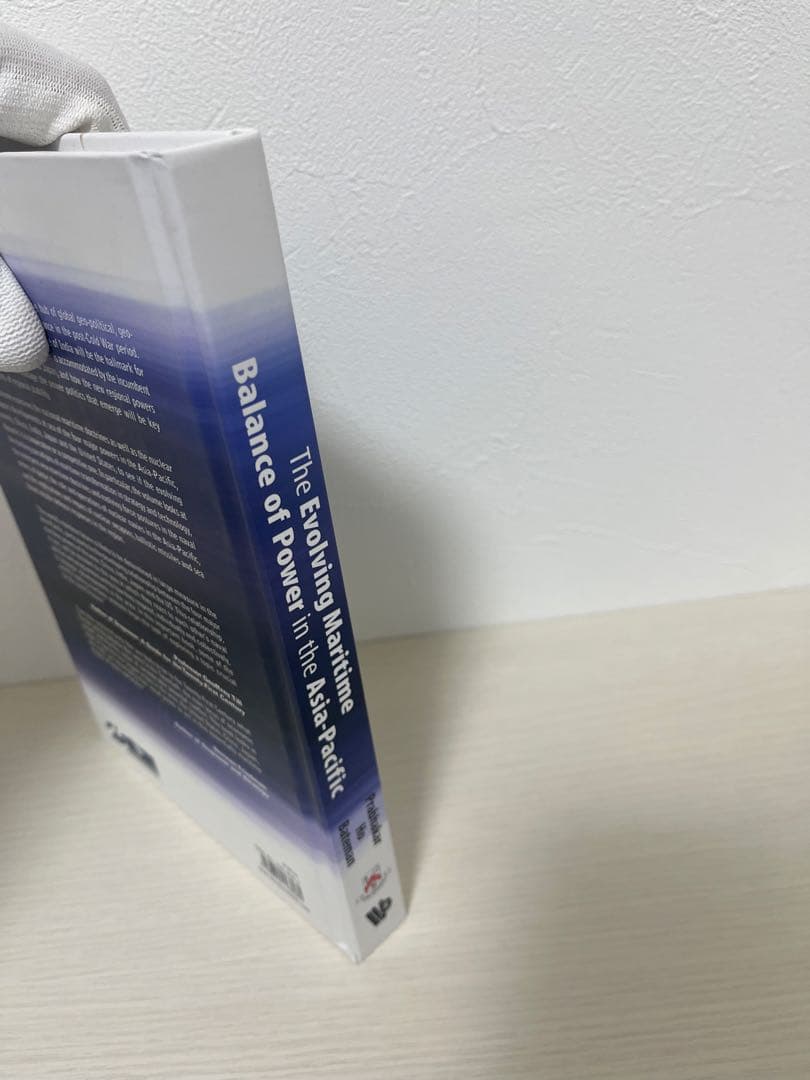 洋書 The Evolving Maritime Balance of Power