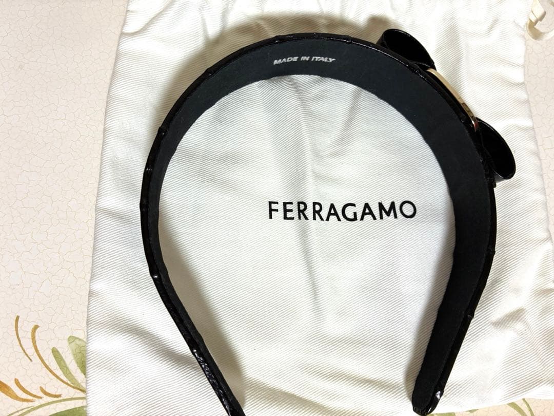 Ferragamoブラックリボンカチューシャ