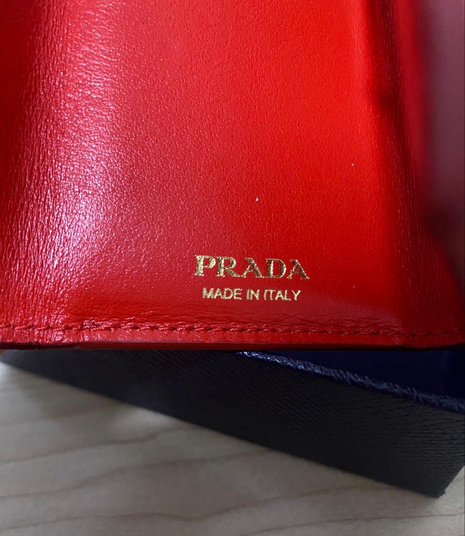 PRADA 三つ折りミニ財布 レッド