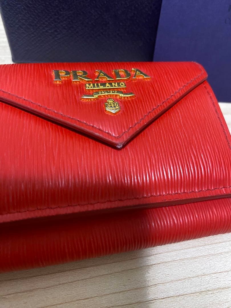 PRADA 三つ折りミニ財布 レッド