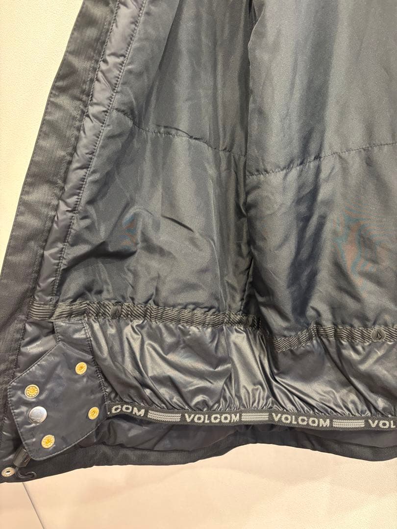 VOLCOM スノーボードウェア ジャケット 黒 ブラック M