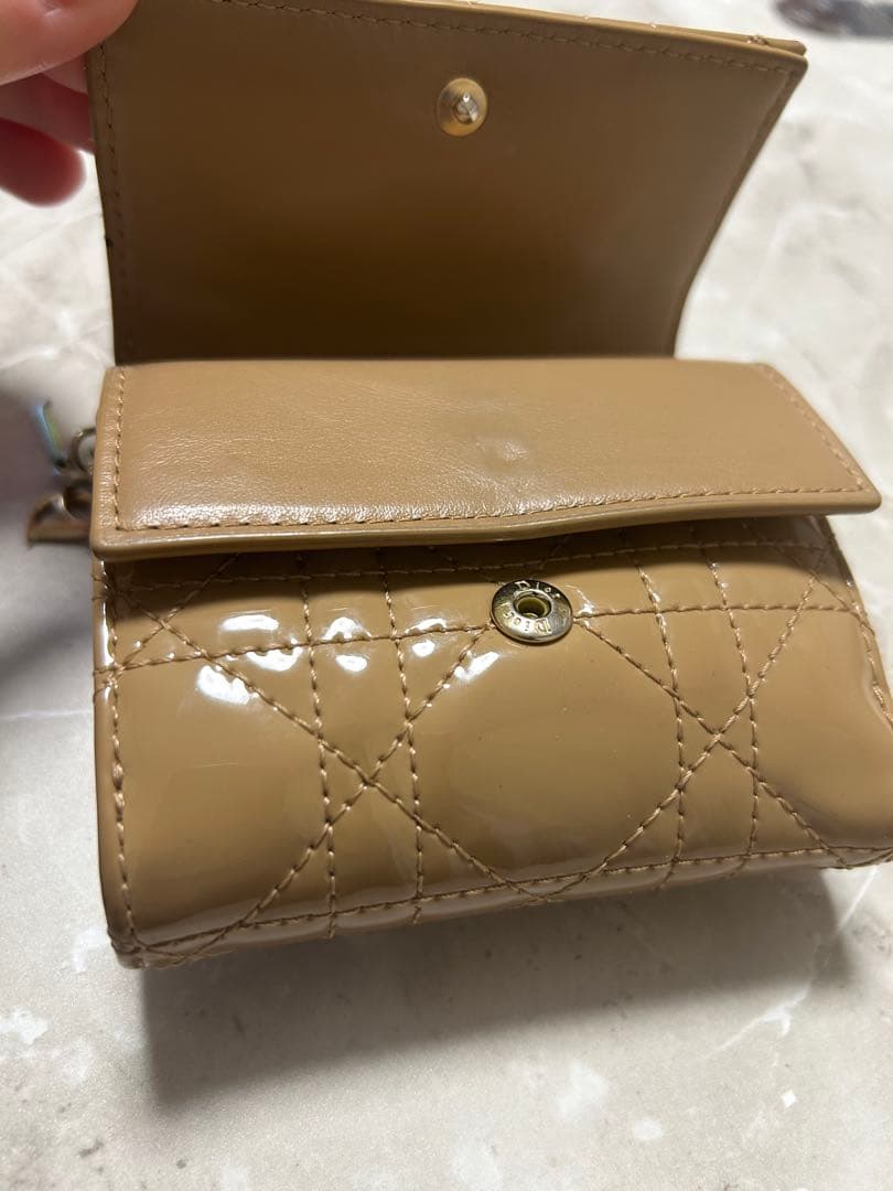 Dior ベージュ エナメル 三つ折り財布