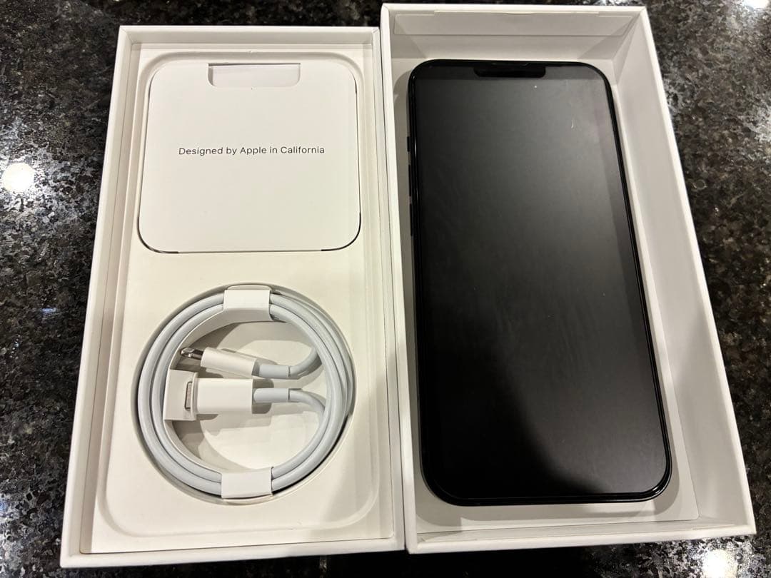 Apple iPhone 13 ミッドナイト　本体