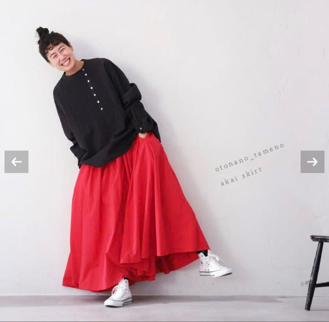 ソウルベリー　大きいサイズ　5L 大人のための、赤いスカート。