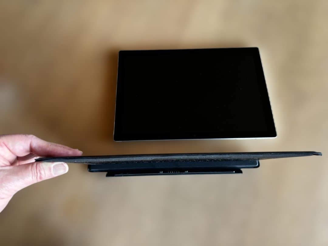 Surface Pro 5 8GB/256GB タイプカバー・usbドッグ有