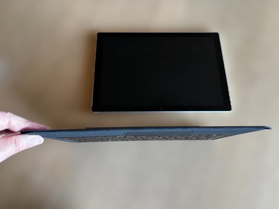 Surface Pro 5 8GB/256GB タイプカバー・usbドッグ有