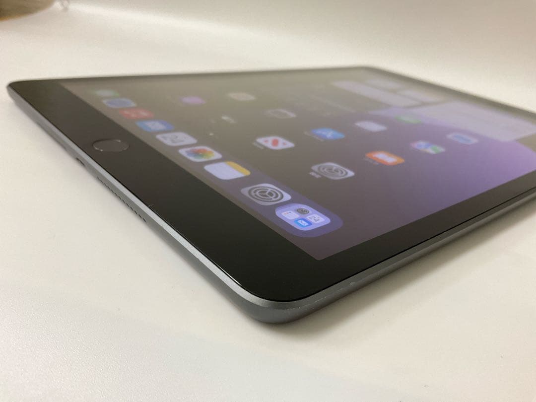 【電池98％】 iPad 第7世代 スペースグレイ32GB Wifiモデル