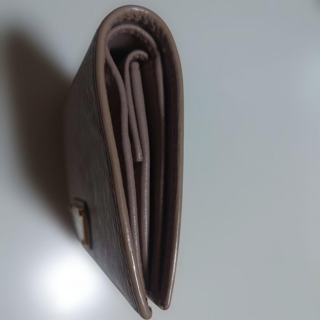 プラダ２つ折り財布