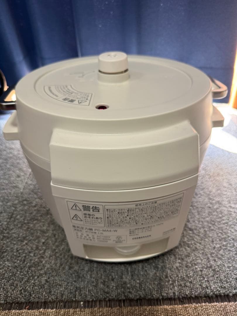 1度使用　アイリスオーヤマ 電気圧力鍋 PC-MA4-W 2020年製