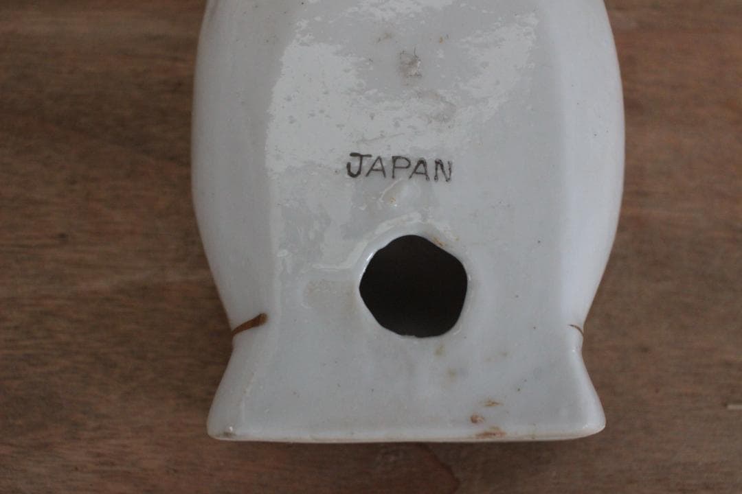 【C】ホワイトハンドモチーフ/Made in Japan /陶器製・小物入れ