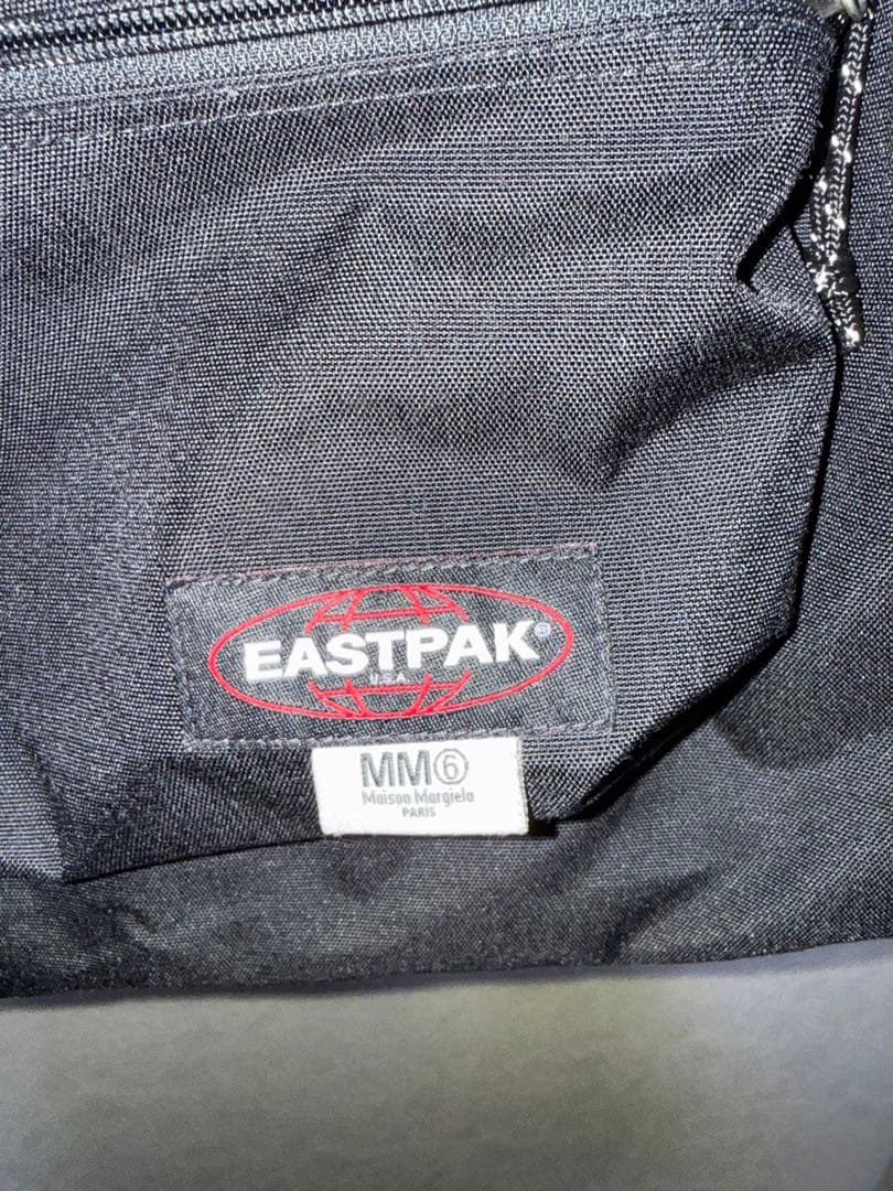 EASTPAK MM6 ブラック ボディバッグ