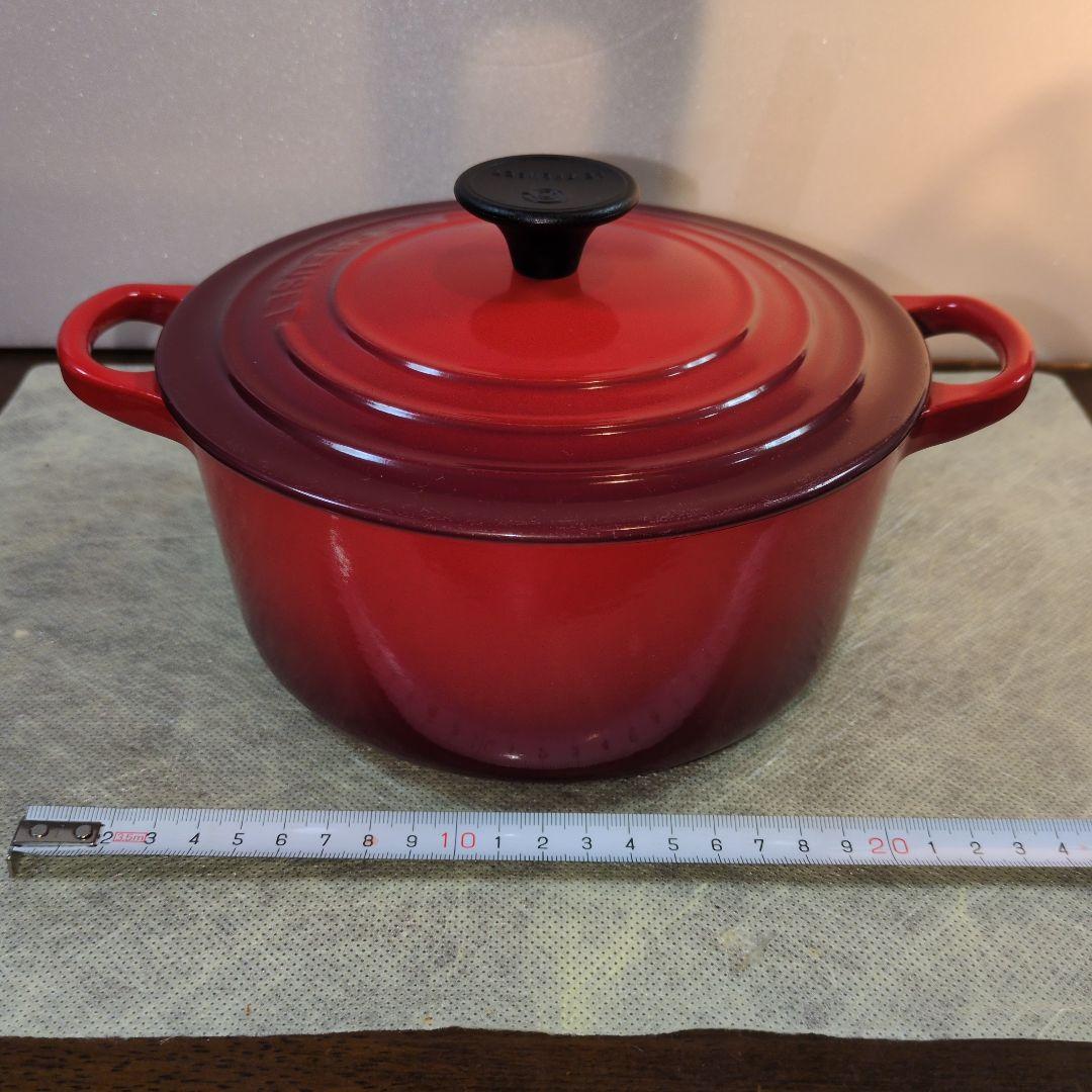 ル・クルーゼ ココット・ロンド 18cm チェリーレッド 両手鍋 美品 箱なし
