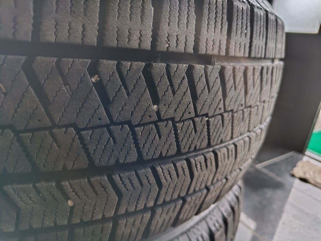 215/60R17ブリジストンスタッドレスタイヤ 2本