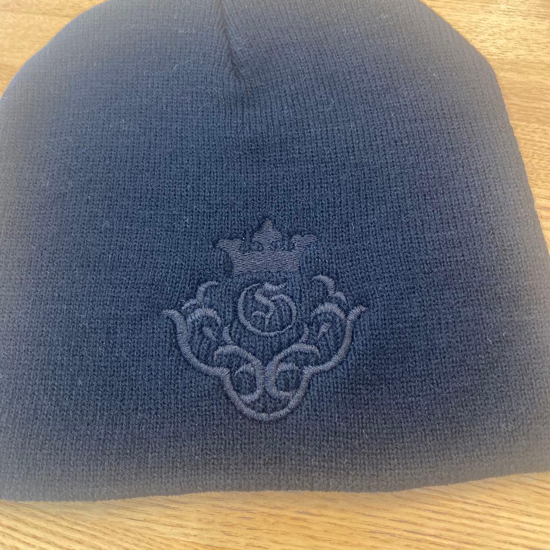ダークグレー ニット帽 刺繍ロゴ