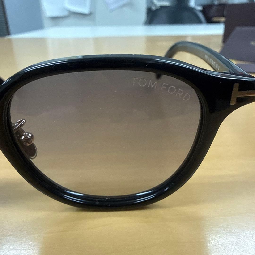 TOM FORD ［TF977D］サングラス　定価68,200円