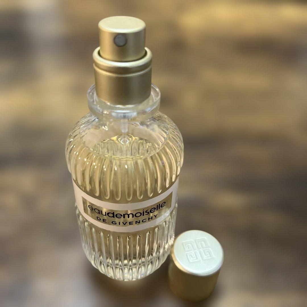 ほぼ満量　ジバンシイ オードモワゼル オードトワレ 50ml
