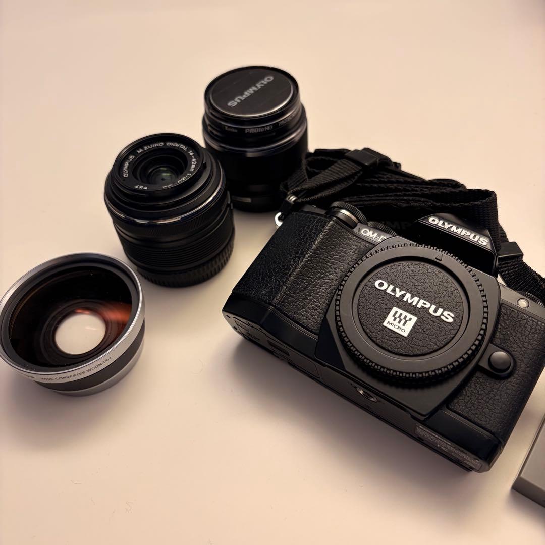 OLYMPUS OM-D E-M10 レンズ3点付き