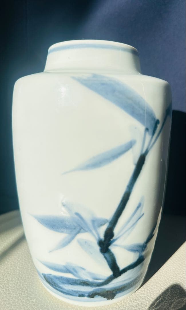 篠田義一 （作）青い竹の絵柄の陶器花瓶高さ約18 cm、5 cm 2点セット