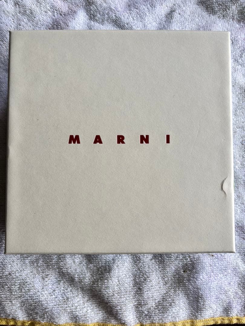 もふもふ　　　MARNI ホワイト 三つ折り財布