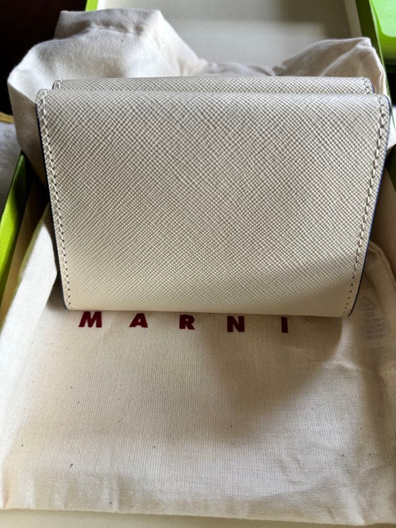 もふもふ　　　MARNI ホワイト 三つ折り財布