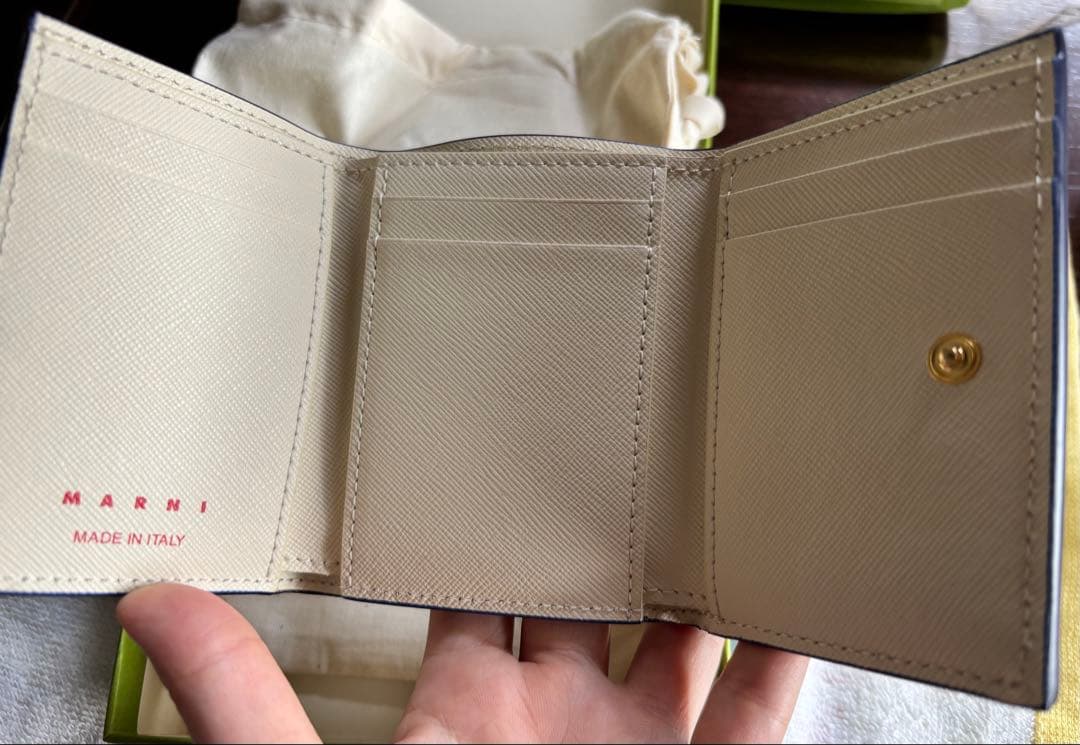 もふもふ　　　MARNI ホワイト 三つ折り財布