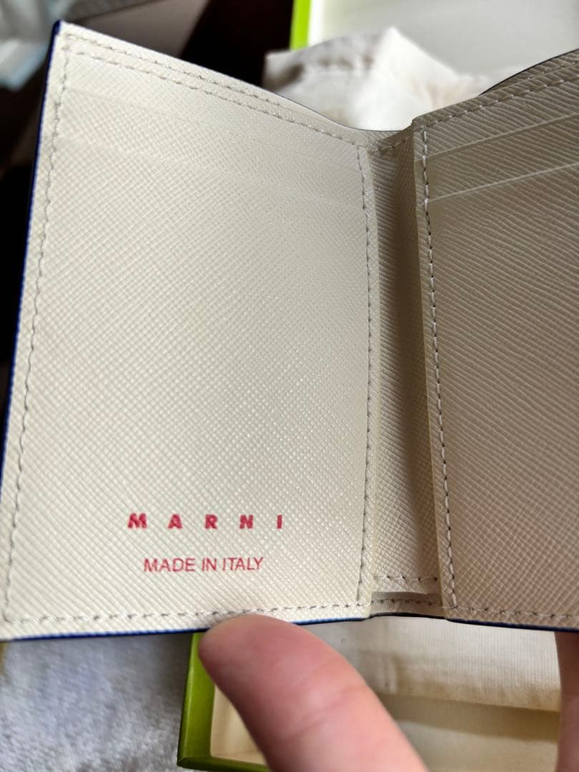 もふもふ　　　MARNI ホワイト 三つ折り財布