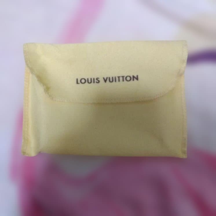 正規品です。Louis Vuitton 二つ折り財布 ブラック/レッド