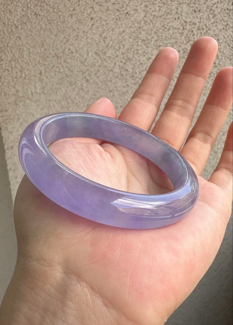 透明感のある紫色翡翠ヒスイバングル