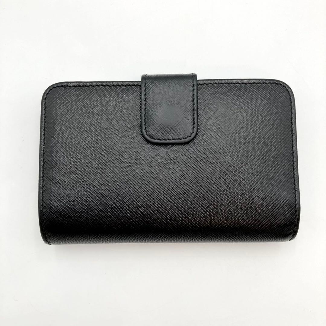 ゆみ✨ PRADA 1ML225 二つ折り財布 レザー 黒 メタルロゴ