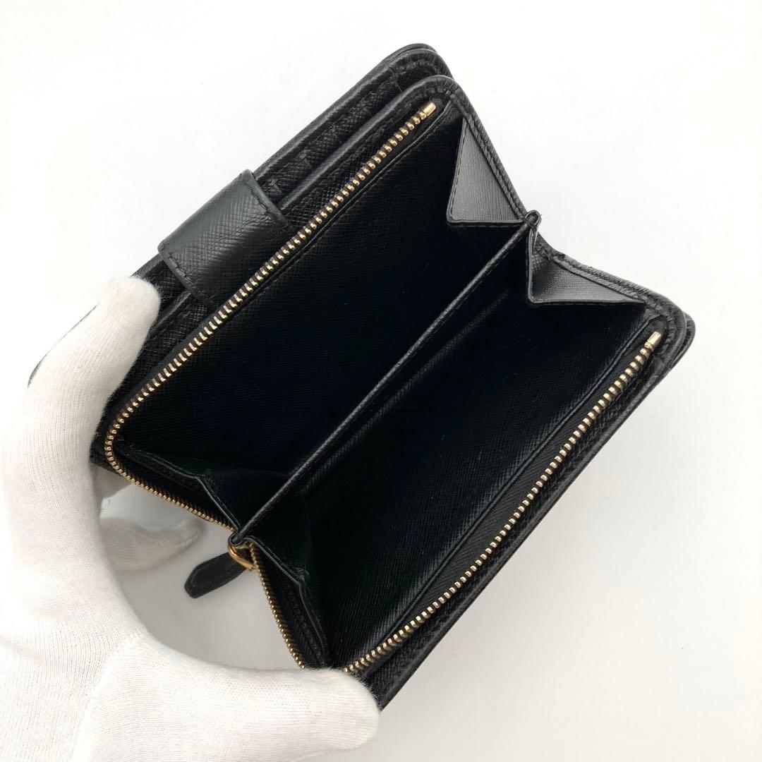ゆみ✨ PRADA 1ML225 二つ折り財布 レザー 黒 メタルロゴ