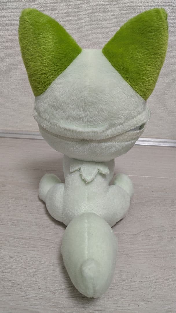 ポケットモンスター なでてみつめてぱちくりニャオハ