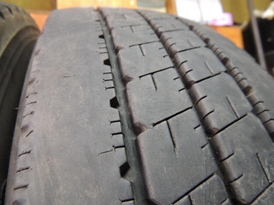 A16　195/75R15 LT　ブリヂストン　4本　トレッド面に小傷有り