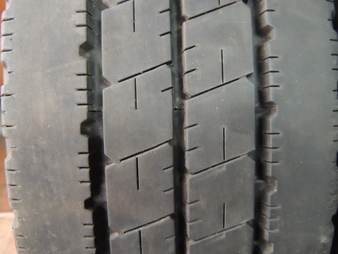 A16　195/75R15 LT　ブリヂストン　4本　トレッド面に小傷有り