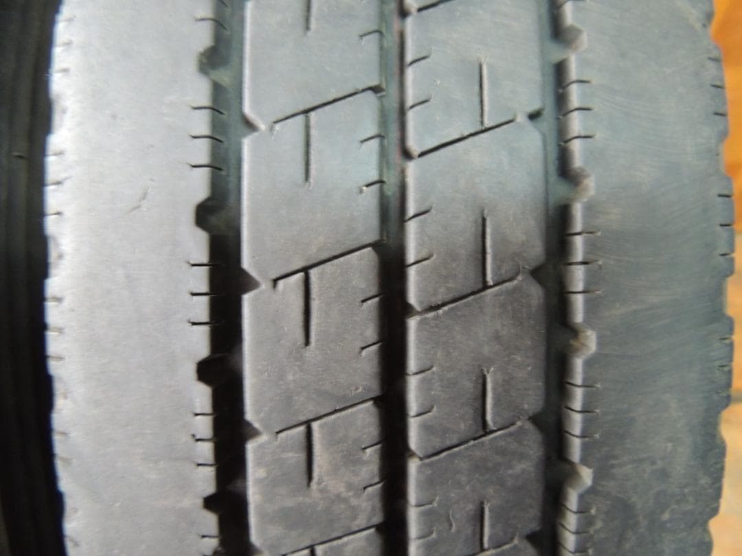A16　195/75R15 LT　ブリヂストン　4本　トレッド面に小傷有り