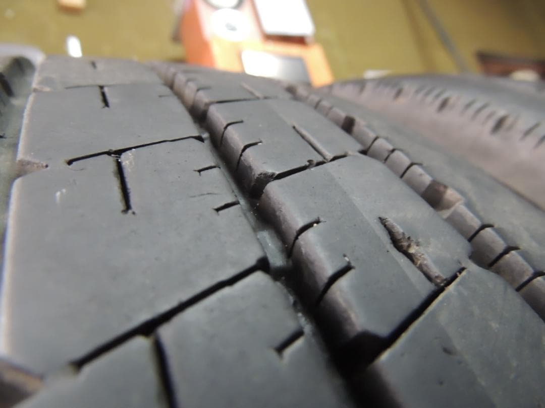 A16　195/75R15 LT　ブリヂストン　4本　トレッド面に小傷有り