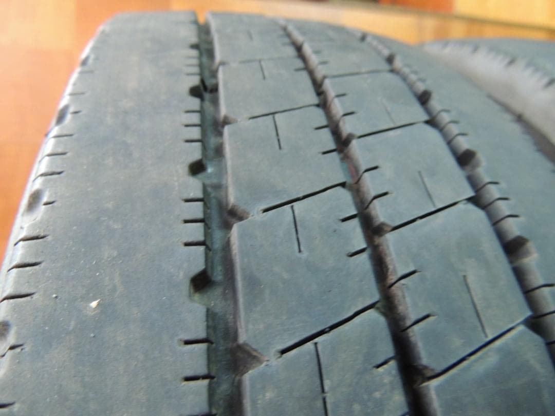 A16　195/75R15 LT　ブリヂストン　4本　トレッド面に小傷有り