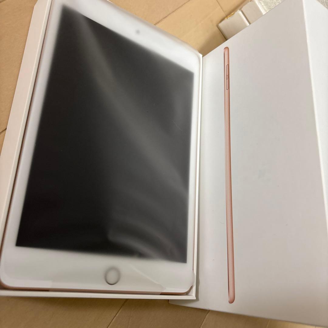 Apple iPad (第5世代) ピンクゴールド64GB Wi-Fiモデル
